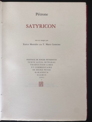 Satyricon mis en images par Enrico Montalto alias T. Marco Leontino. Texte latin intégrale, traduction libre et commentaire de Heinz Peter Barandun. Postface de Roger Peyrefitte